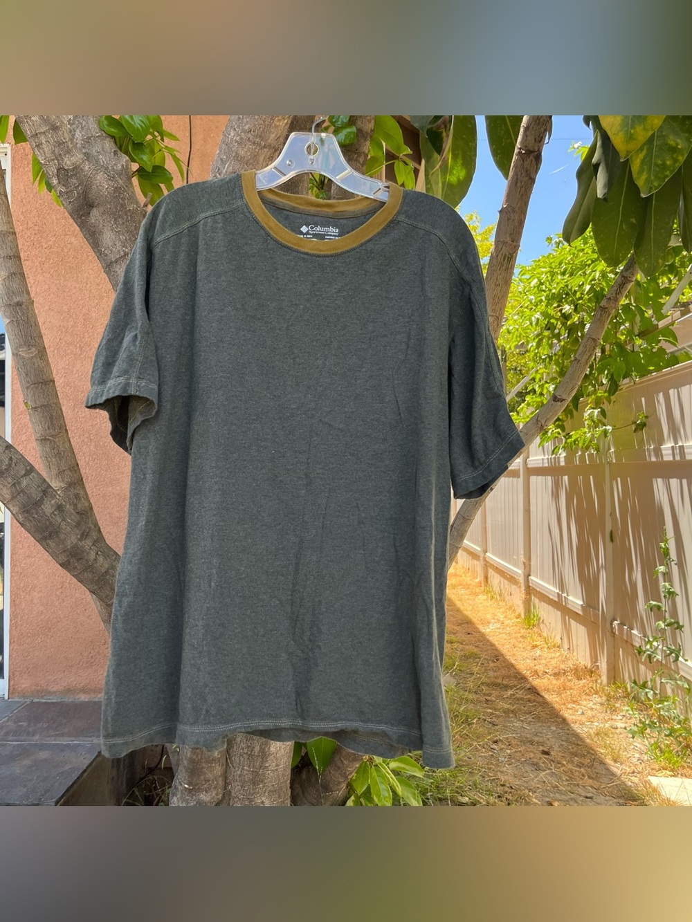Columbia Sportswear Company Green 100% Cotton T-Shirt.